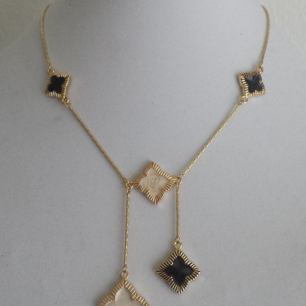 Brand new Gold nacklace,White and Black clover